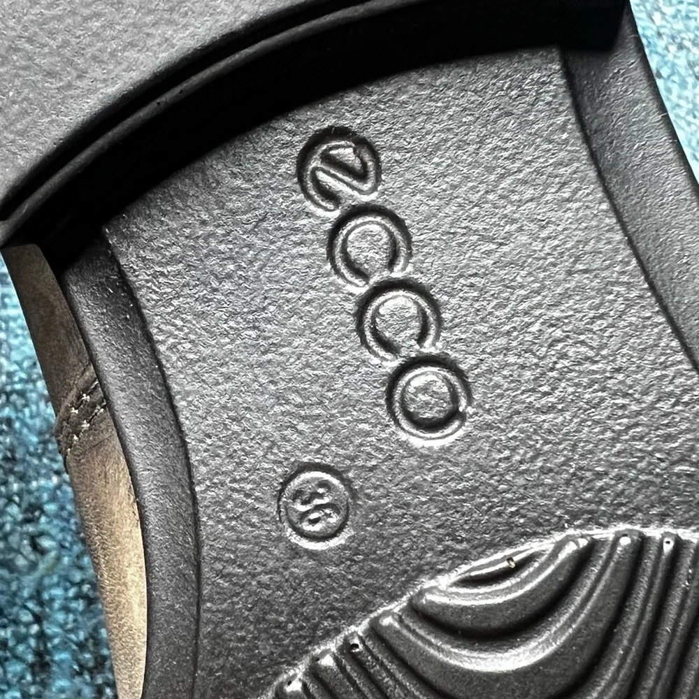 Ecco Touch 15 Chelsea Boots in Warm Grey Leather Euro 36 or US Women's 5-5.5